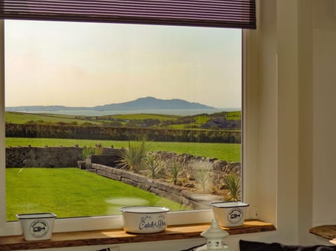 Cottage | 2 bedrooms, individually decorated, individually furnished, free WiFi