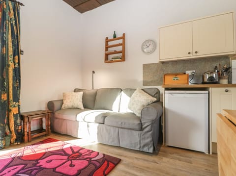 Cottage | 2 bedrooms, individually decorated, individually furnished, free WiFi