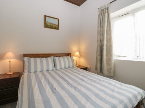 Cottage | 2 bedrooms, individually decorated, individually furnished, free WiFi