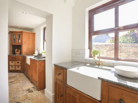 Cottage | 5 bedrooms, individually decorated, individually furnished, free WiFi