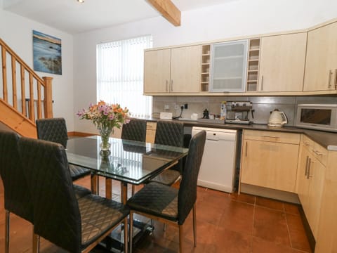 Fridge, dishwasher, cookware/dishes/utensils