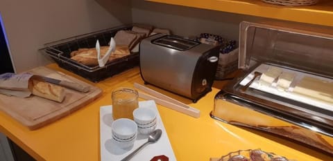 Daily continental breakfast (EUR 13 per person)