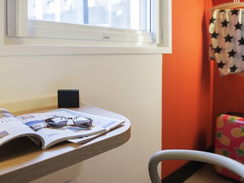 Standard Room | Desk, laptop workspace, soundproofing, iron/ironing board