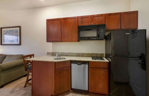 Deluxe Studio, 1 Queen Bed, Non Smoking, Refrigerator & Microwave | Pillowtop beds, desk, laptop workspace, blackout drapes