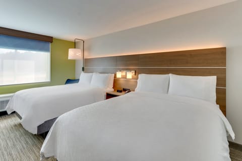 Premium bedding, in-room safe, desk, laptop workspace