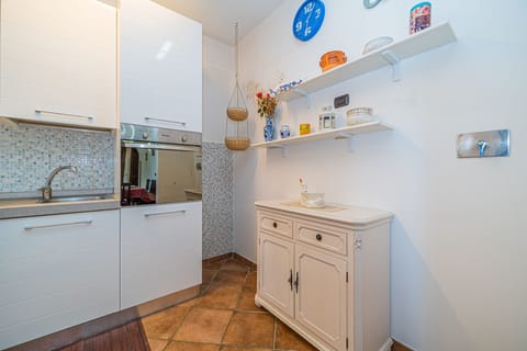 Apartment, 3 Bedrooms, Smoking, Balcony | Private kitchen