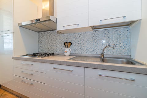 Apartment, 3 Bedrooms, Smoking, Balcony | Private kitchen