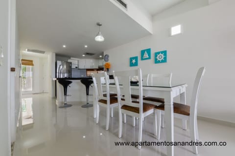 Apartment, 2 Bedrooms, Smoking, Ocean View | Dining