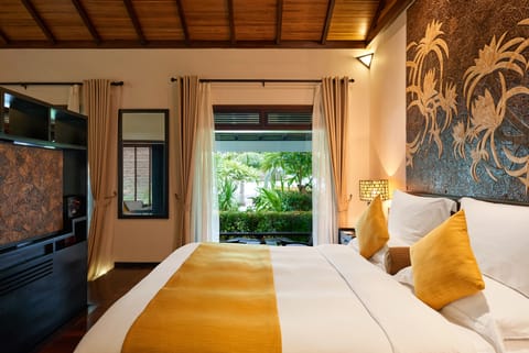 Signature Deluxe Villa Ocean View | Premium bedding, down comforters, free minibar items, in-room safe