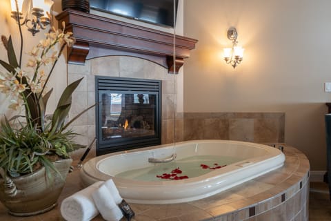 Suite 10 | Jetted tub