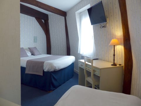 Triple Room, Private Bathroom | 1 bedroom