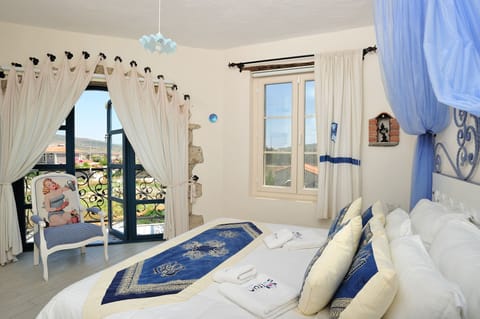 Superior Double Room, 1 Queen Bed, Balcony, Garden View | Egyptian cotton sheets, premium bedding, pillowtop beds, minibar