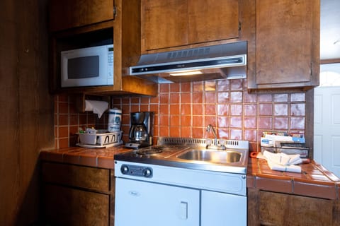 Studio | Private kitchenette | Fridge, microwave, stovetop, dishwasher