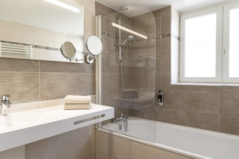 Combined shower/tub, hair dryer, bathrobes, towels