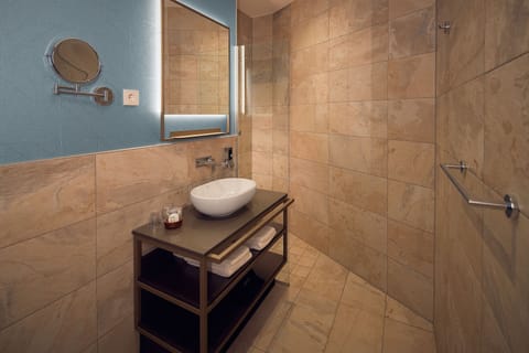 Sea View XL Double Room | Bathroom | Shower, rainfall showerhead, free toiletries, hair dryer