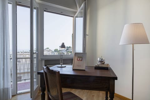 Apartment, 2 Bedrooms, Balcony, Sea View | In-room dining