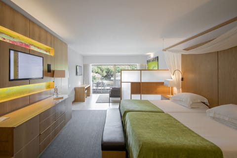 Deluxe Studio | 1 bedroom, premium bedding, minibar, in-room safe