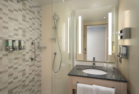 Twin Room | Bathroom shower