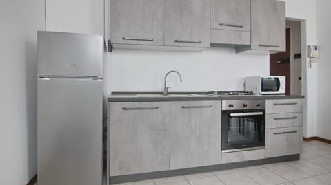 Apartment (1 Bedroom) | Private kitchenette | Full-size fridge, microwave, oven, coffee/tea maker
