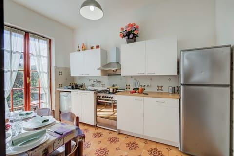 Family House, 3 Bedrooms, 2 Bathrooms, Sea Facing (Casa Maddalena al Mare 600m from sea) | Private kitchen | Fridge, microwave, oven, stovetop