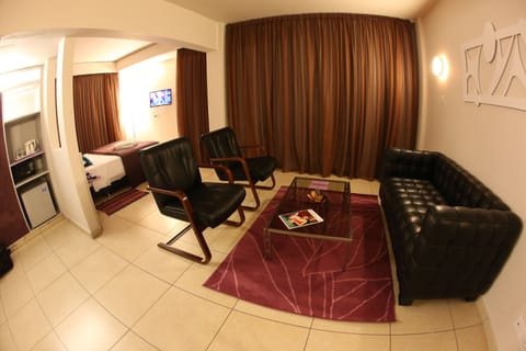 Executive Suite | Living area | Flat-screen TV