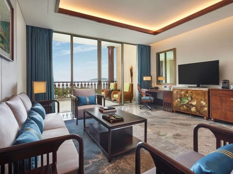 Fairmont Gold, Suite, 1 Twin Bed, Business Lounge Access, Ocean View | Minibar, desk, laptop workspace, soundproofing