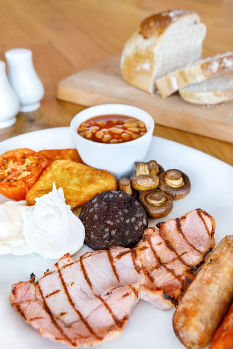 Daily full breakfast (GBP 12 per person)