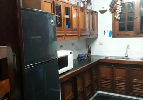 Comfort House | Private kitchen | Full-size fridge, rice cooker, cookware/dishes/utensils