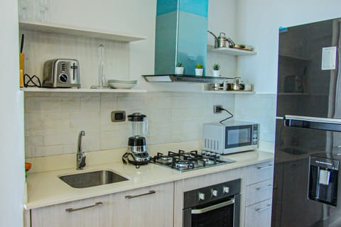 Business Apartment | Private kitchen | Fridge, microwave, oven, coffee/tea maker