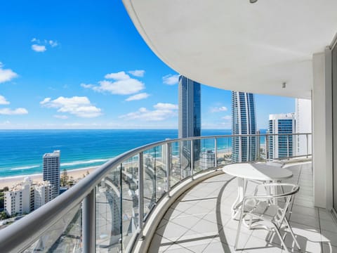 Two-Bedroom Apartment with Ocean View (High Floor) | Balcony