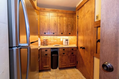 House (6 Bedrooms) | Exterior