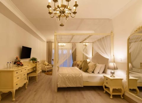 Luxury Double Room | Premium bedding, individually decorated, individually furnished, desk