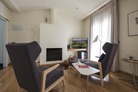 Junior Room | Living room | Flat-screen TV