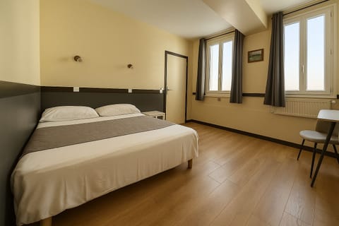 Double Room, 1 Bedroom, Accessible | Desk, iron/ironing board, free WiFi, bed sheets