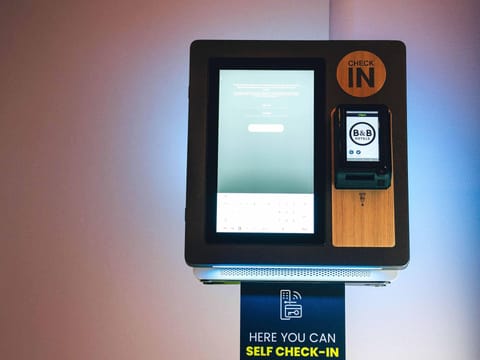 Hypo-allergenic bedding, desk, soundproofing, free WiFi