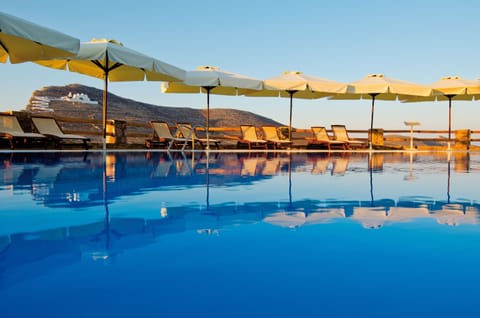 Seasonal outdoor pool, pool umbrellas, sun loungers