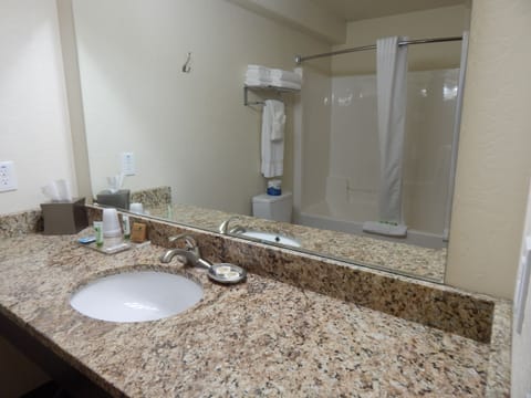 Executive Suite, 2 Queen Beds | Bathroom | Combined shower/tub, free toiletries, towels