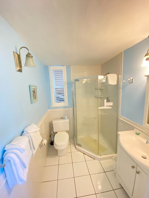 Harbor View Kitchen Room | Bathroom | Free toiletries, hair dryer, towels, soap