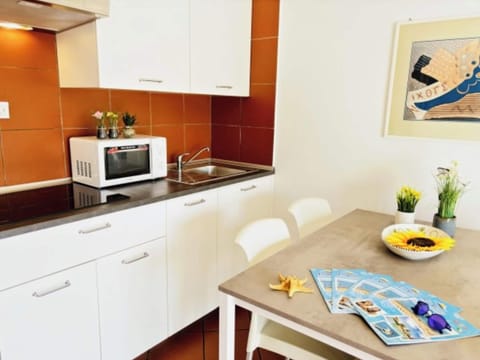 Apartment, 1 Bedroom, Balcony, Garden View | Interior