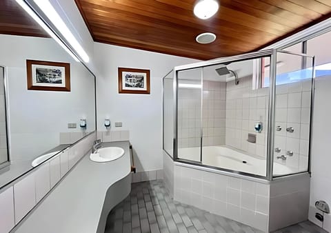 Superior Motel Room with Bath | Bathroom | Combined shower/tub, free toiletries, hair dryer, towels