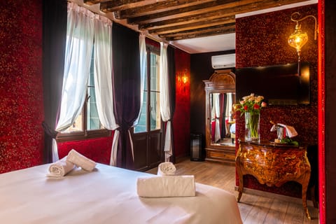 Superior Room, Balcony, Canal View | Premium bedding, down comforters, minibar, iron/ironing board