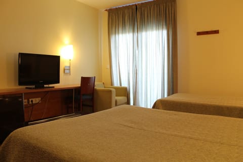 Double Room (extra bed) | Minibar, in-room safe, desk, soundproofing