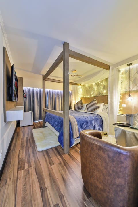 Master Suite , Jetted Tub | Premium bedding, pillowtop beds, minibar, individually furnished