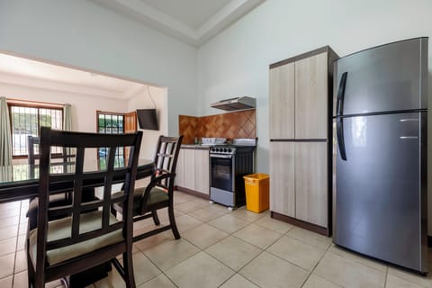 Mountain View apartment two bedroom | Private kitchen | Coffee/tea maker, eco-friendly cleaning products