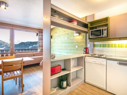 Appartement, 2 pieces, 5 personnes PMR | Private kitchen | Fridge, microwave, stovetop, dishwasher