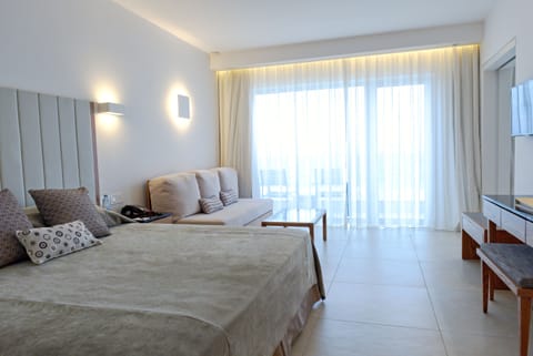 Suite, 1 Bedroom, Sea View | Minibar, in-room safe, desk, soundproofing