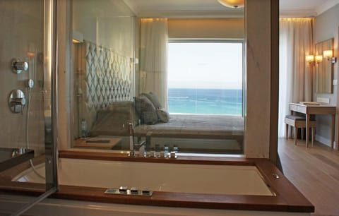 Presidential Suite, Sea View | Minibar, in-room safe, desk, soundproofing