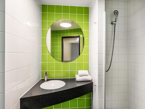 Hypo-allergenic bedding, desk, soundproofing, free WiFi