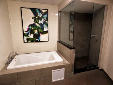 Suite, 1 King Bed, Non Smoking, Jetted Tub | Bathroom | Free toiletries, hair dryer, towels, soap