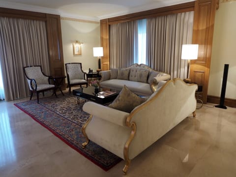 Presidential Suite, 1 Bedroom, Business Lounge Access, Executive Level | Living room | LCD TV